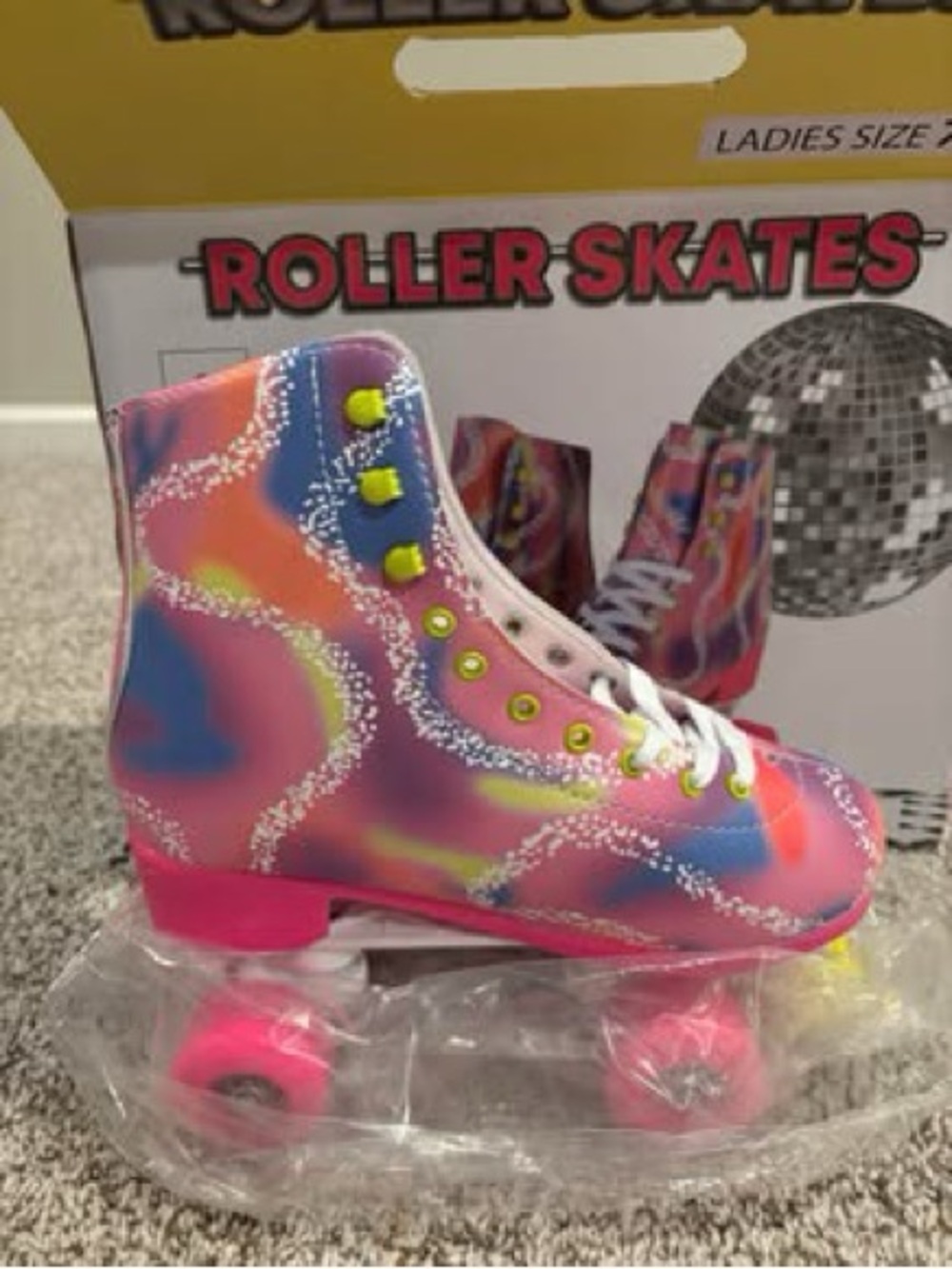 Women’s Roller Skates 🛼 size 7/8 NEVER USED